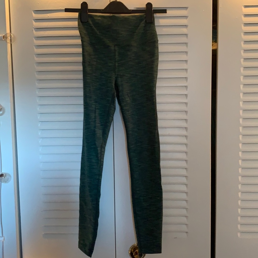 Outdoor Voices Freeform Leggings in Conifer